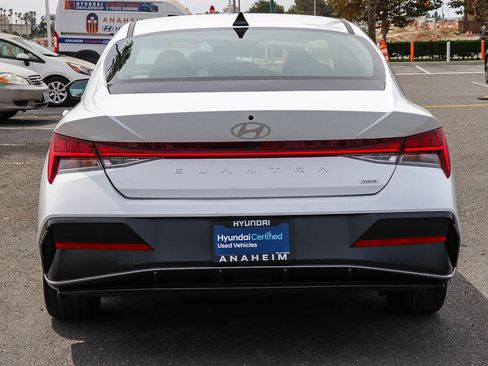 Used 2025 Hyundai Elantra Limited FWD image 8