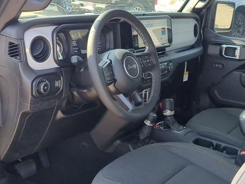 Used 2025 Jeep Wrangler Sport image 12
