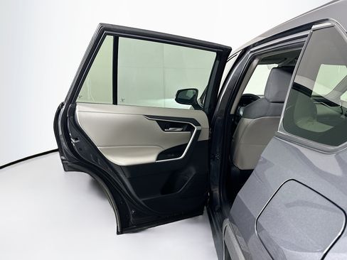 Used 2025 Toyota RAV4 XLE FWD image 25