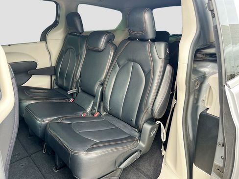 Used 2018 Chrysler Pacifica Touring Plus w/ Tire & Wheel Group image 28