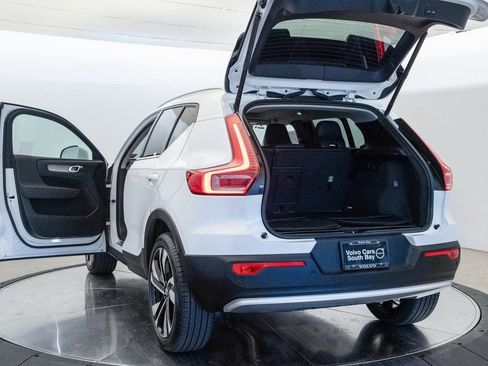 Certified 2025 Volvo XC40 B5 Plus w/ Climate Package image 27