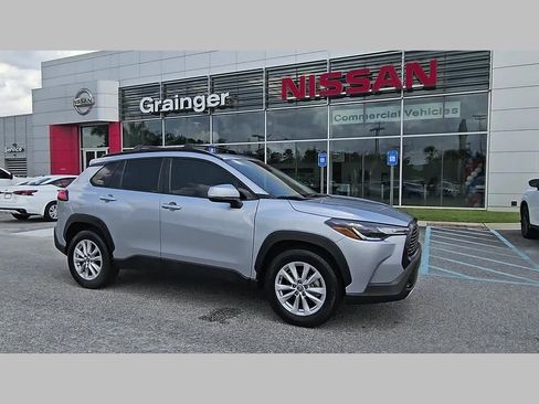 Used 2022 Toyota Corolla Cross LE w/ Moonroof Package FWD image 38