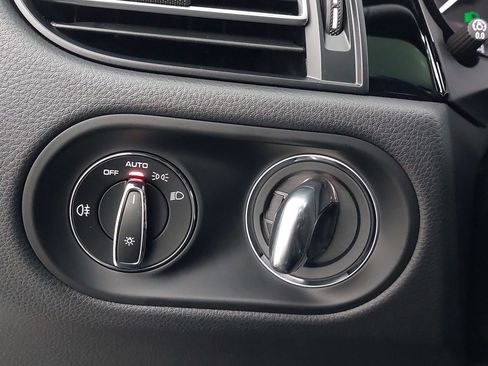 Used 2025 Porsche Macan image 28