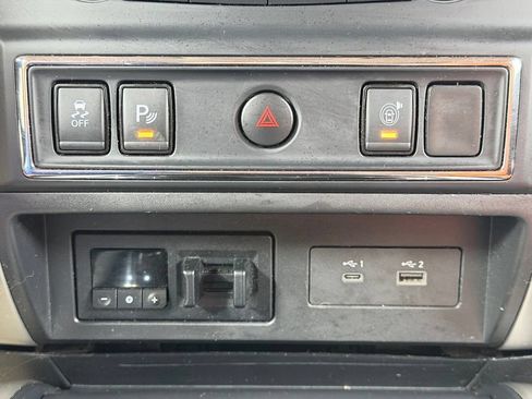 Used 2020 Nissan Titan SV w/ SV Convenience Package AWD/4WD image 47