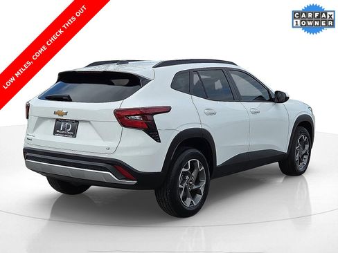 Used 2025 Chevrolet Trax LT w/ LT Convenience Package image 5