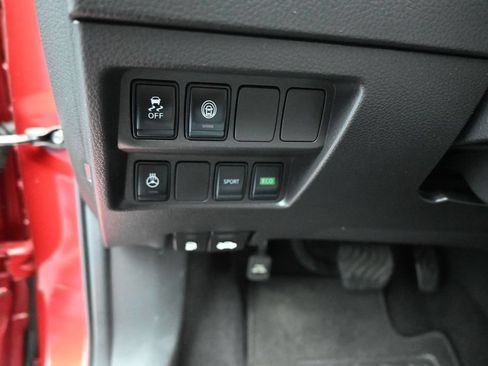Used 2022 Nissan Rogue Sport SV FWD image 11