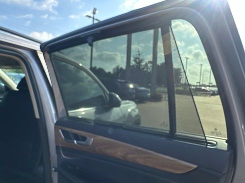 Used 2025 Volkswagen Atlas SE AWD/4WD image 20