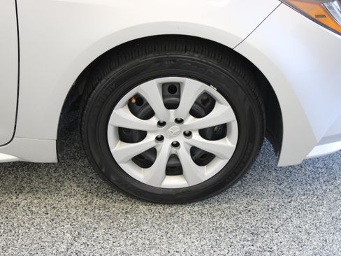 Used 2021 Toyota Corolla LE FWD image 5