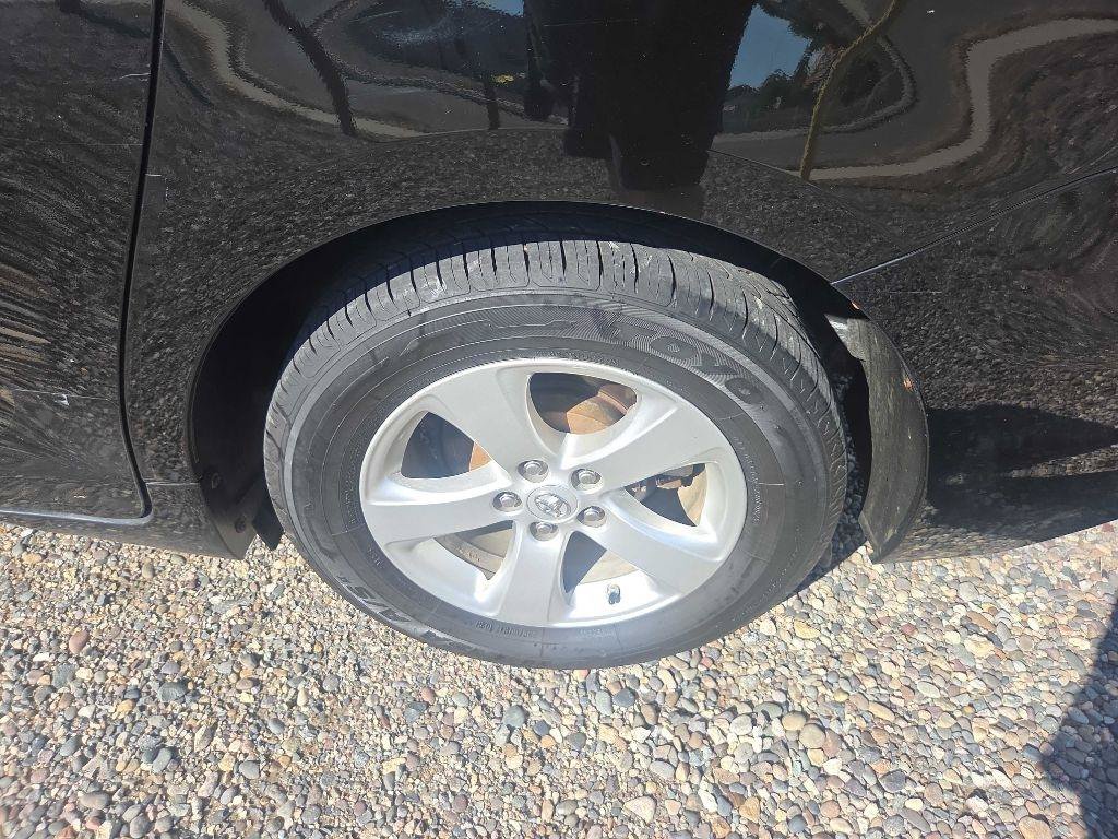 Used 2014 Toyota Sienna LE FWD image 23