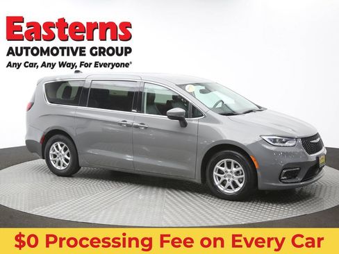 Used 2023 Chrysler Pacifica Touring-L FWD image 50