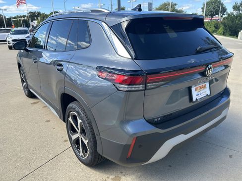 New 2025 Volkswagen Tiguan SE image 6