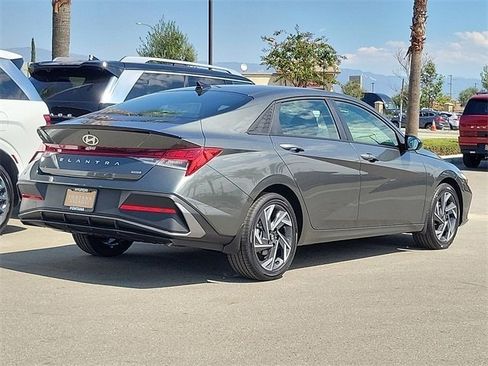 New 2025 Hyundai Elantra SEL image 23