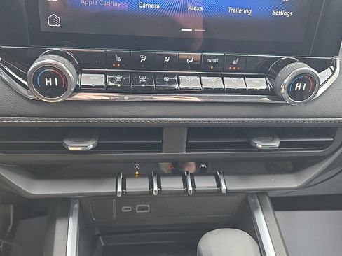 New 2025 Chevrolet Colorado LT w/ LT Convenience Package image 17