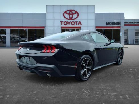 Used 2025 Ford Mustang Coupe RWD image 6