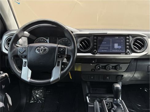 Used 2020 Toyota Tacoma SR5 RWD image 18