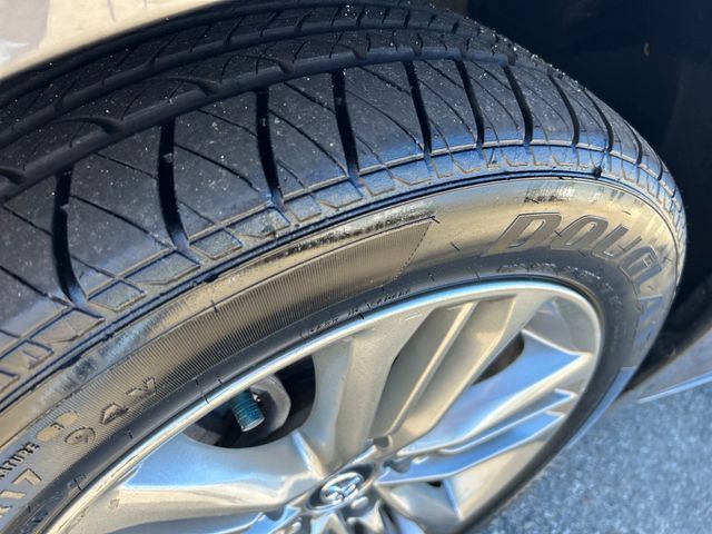 Used 2017 Toyota Camry SE w/ Moonroof Package FWD image 22