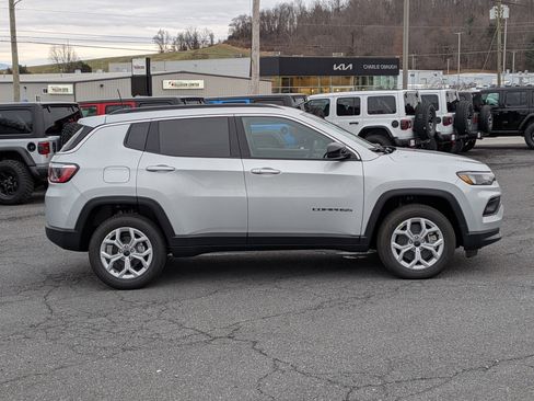 New 2026 Jeep Compass Latitude image 4