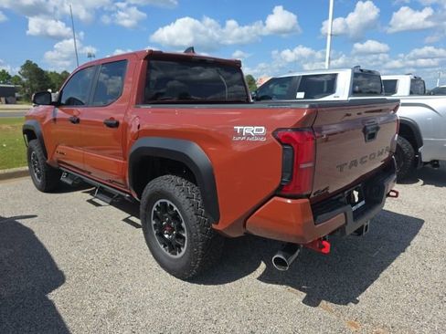 Used 2025 Toyota Tacoma TRD Off-Road AWD/4WD image 4
