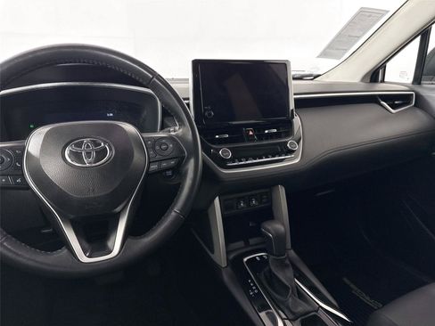 Certified 2025 Toyota Corolla Cross XLE FWD image 30
