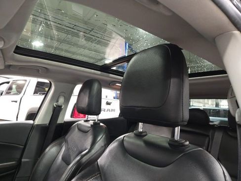 Used 2018 Jeep Compass Limited w/ Navigation Group AWD/4WD image 14