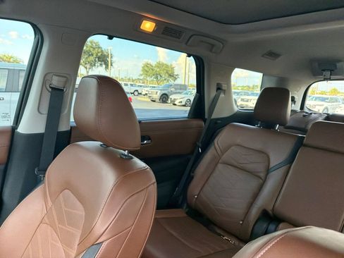 Used 2022 Nissan Pathfinder Platinum w/ Cargo Package FWD image 17