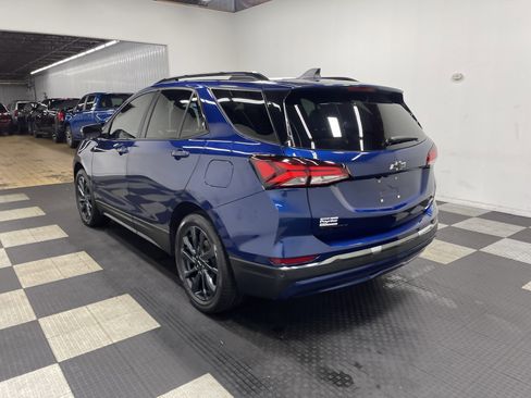 Used 2023 Chevrolet Equinox RS image 2
