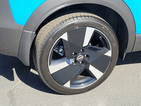 New 2025 Nissan Kicks SR image 3