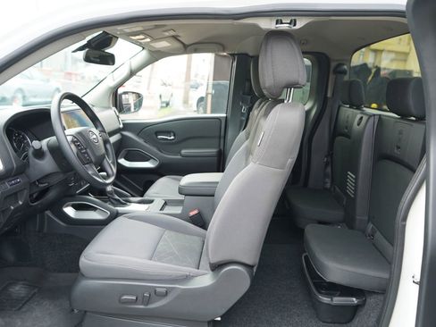 Used 2025 Nissan Frontier SV RWD image 16
