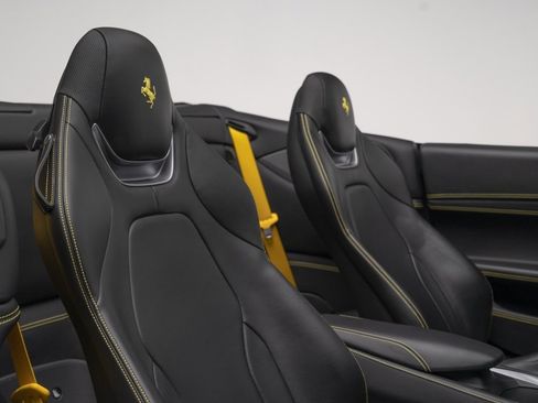 Used 2019 Ferrari Portofino Base image 46