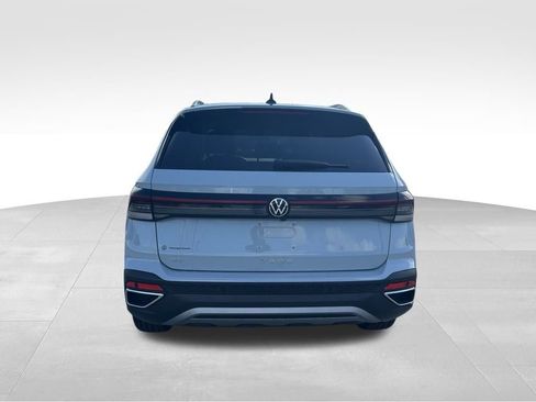 New 2026 Volkswagen Taos SE image 5