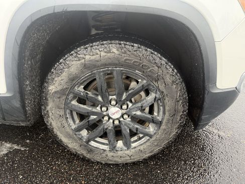 Used 2018 GMC Acadia SLT image 3