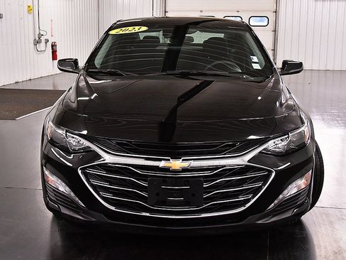 Used 2023 Chevrolet Malibu LT image 2