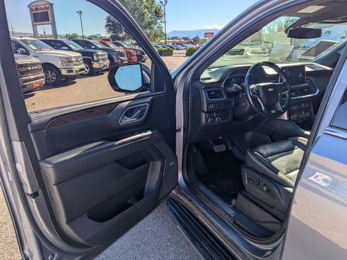 Used 2022 Chevrolet Suburban Premier AWD/4WD image 8