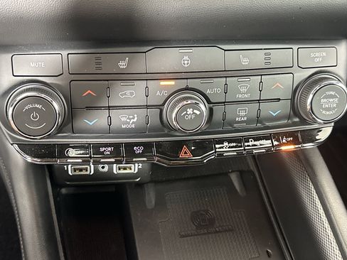 Used 2022 Dodge Durango GT image 23