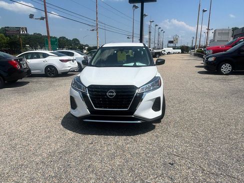 Used 2024 Nissan Kicks S FWD image 3
