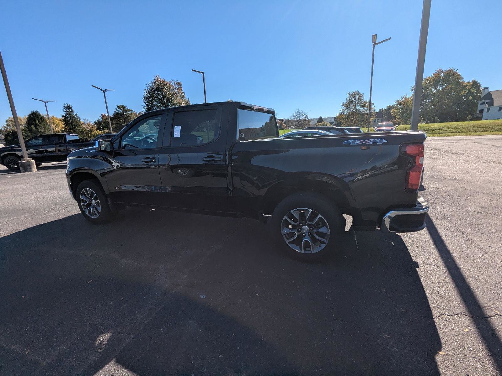 Used 2023 Chevrolet Silverado 1500 LT AWD/4WD image 5