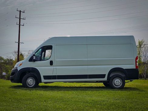 New 2026 RAM ProMaster 2500 w/ Convenience Group FWD image 7