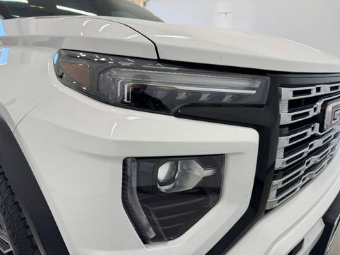 Used 2023 GMC Canyon Denali image 32