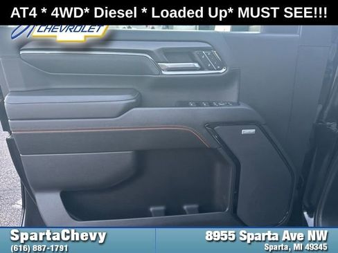 Used 2024 GMC Sierra 2500 AT4 image 9