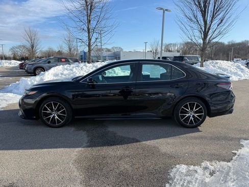 Used 2023 Toyota Camry SE image 7