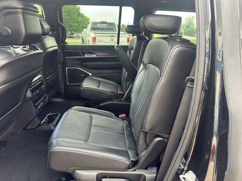 Used 2024 Jeep Wagoneer Series II AWD/4WD image 15
