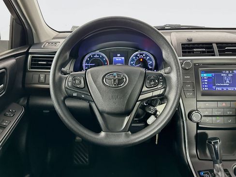 Used 2017 Toyota Camry LE image 17