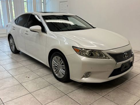 Used 2013 Lexus ES 350 w/ Luxury Pkg image 1