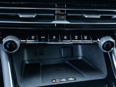 New 2026 Chevrolet Traverse LT w/ Midnight/Sport Edition image 26