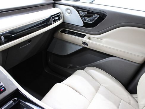 Used 2022 Lincoln Aviator Reserve w/ Equipment Group 201A AWD/4WD image 33
