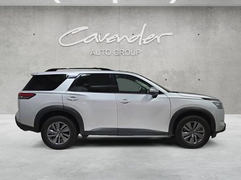 Certified 2025 Nissan Pathfinder SV image 17
