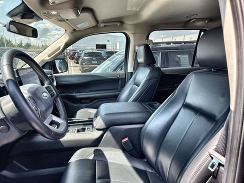 Used 2024 Ford Expedition XLT RWD image 2