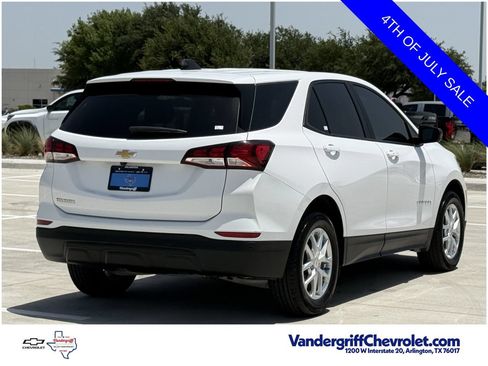 Certified 2024 Chevrolet Equinox LS w/ LS Convenience Package FWD image 4