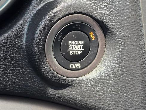 Used 2019 Dodge Journey Crossroad w/ Nav & Sun Group FWD image 19