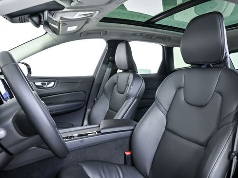 Used 2025 Volvo XC60 B5 Core AWD/4WD image 7